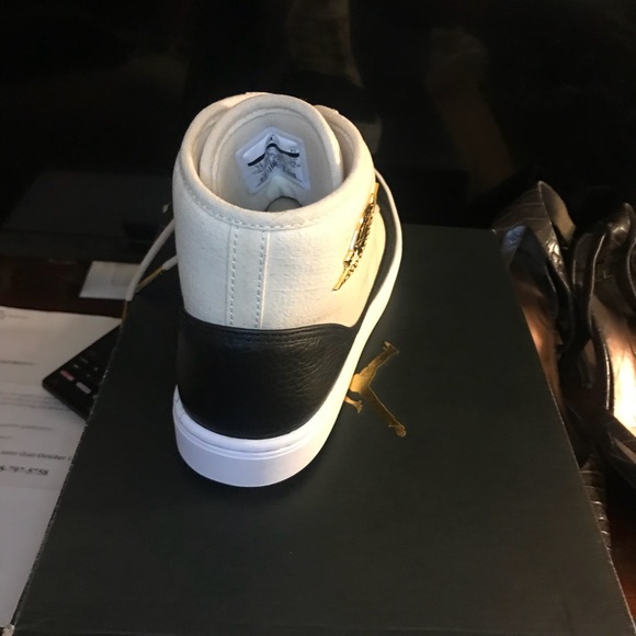 Jordan’s - Picture 2 of 3